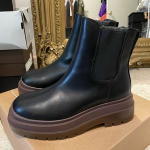 UO BETTY Treaded Chelsea Boots